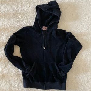 Velour hoodie from juicy contour with j zipper and two pockets.